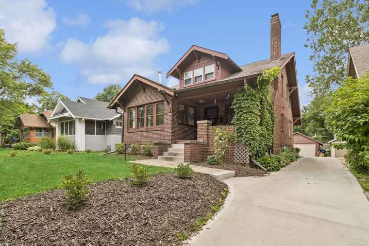 Photo of 1504 46th St Des Moines, IA 50311
