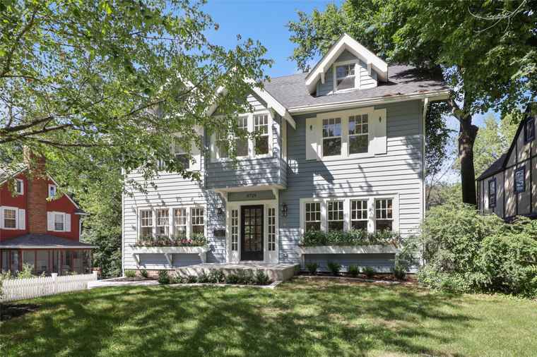Photo of 5723 Waterbury Cir Des Moines, IA 50312
