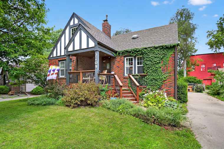 Photo of 2709 41st Pl Des Moines, IA 50310