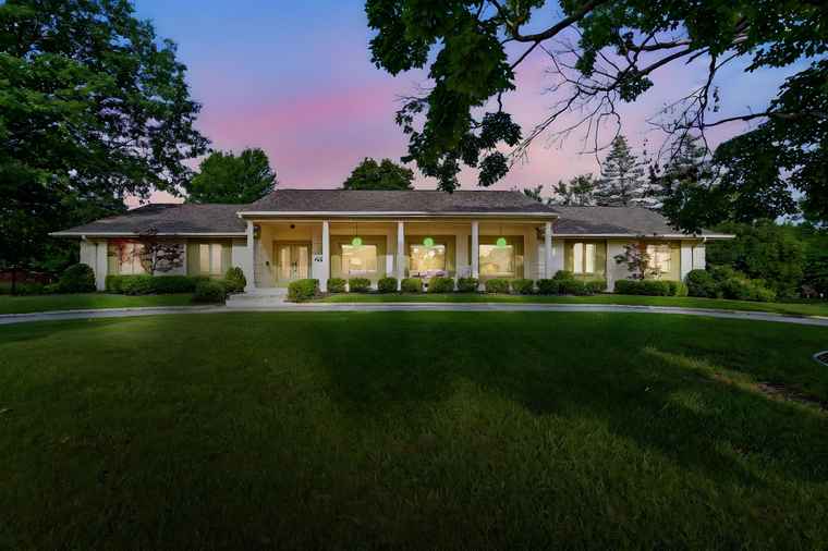 Photo of 4130 Beaver Ave Des Moines, IA 50310