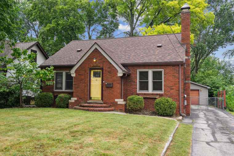 Photo of 2201 36th St Des Moines, IA 50310