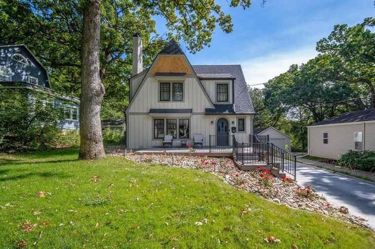 Photo of 303 51st St Des Moines, IA 50312