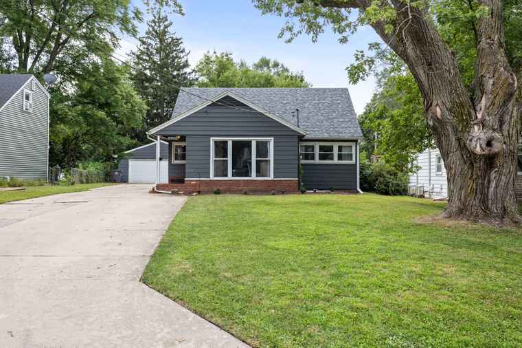 Photo of 1502 Linden Ln Des Moines, IA 50315
