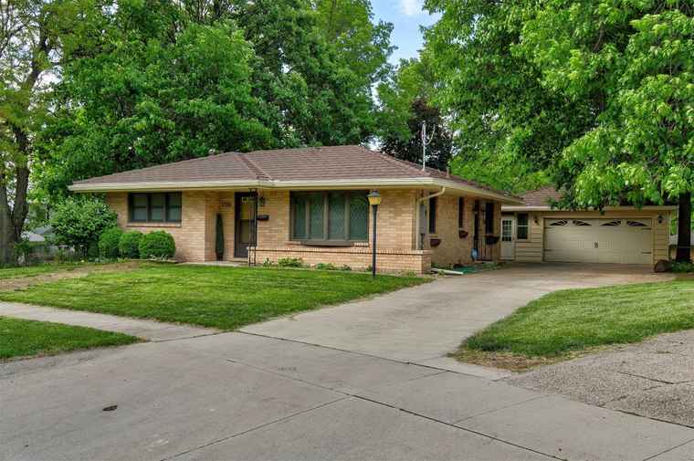 Photo of 2700 Dosh Rd Des Moines, IA 50310