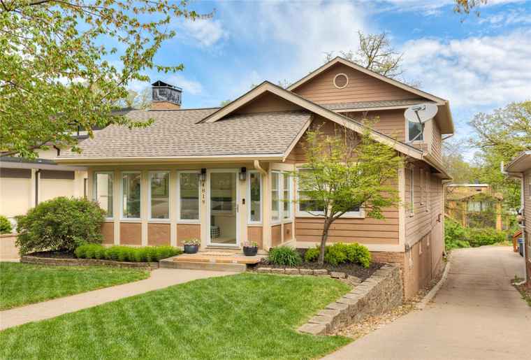 Photo of 4819 Harwood Dr Des Moines, IA 50312