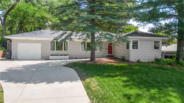 Photo of 409 SW 42nd St Des Moines, IA 50312