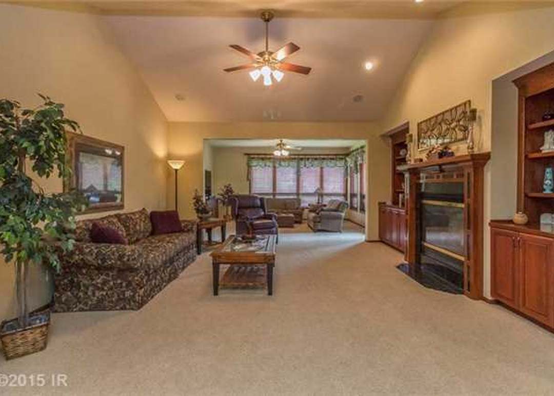 3608 Turnberry Dr, West Des Moines, IA 50265