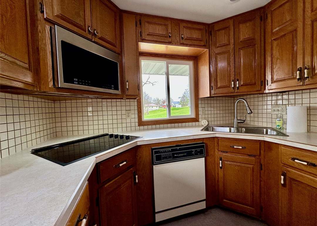 321 East St, Kellogg, IA 50135