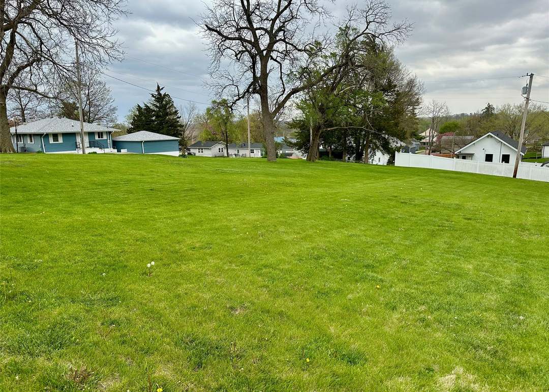 321 East St, Kellogg, IA 50135