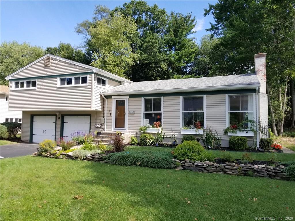 18 Barksdale Rd, West Hartford, CT 06117
