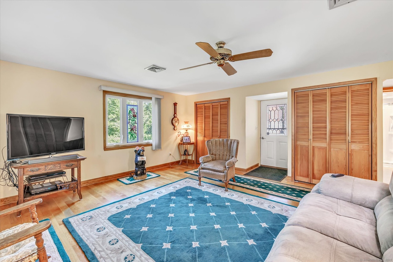 331 Elm St - Photo 13 of 40 331 Elm St