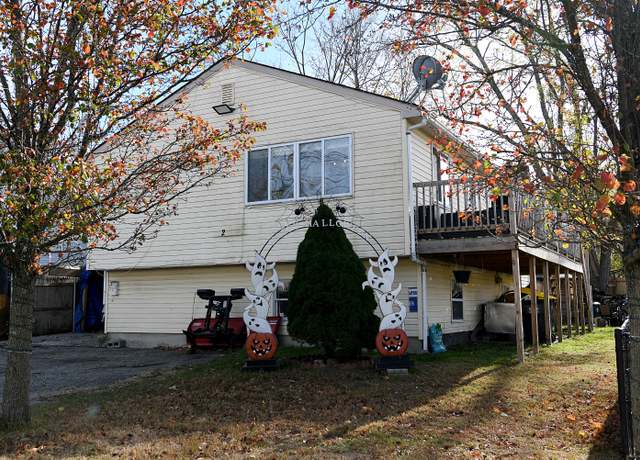 Property at William St, Danbury, CT 06810, 5 beds, 2 baths