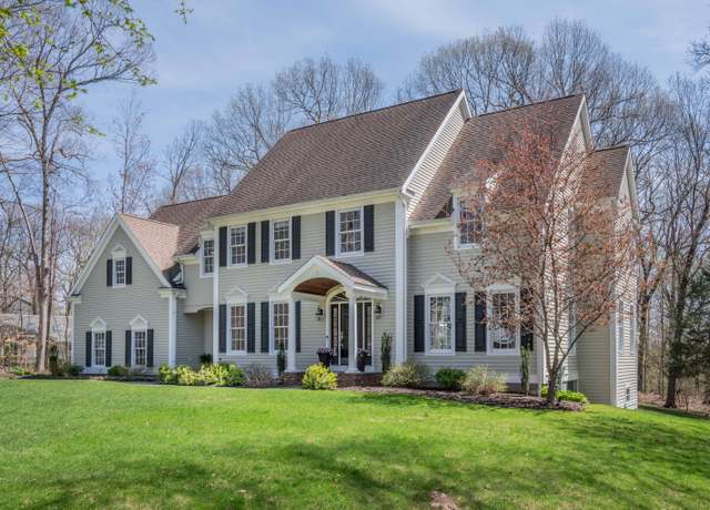 Property at 8 Asbury Holow Holw, Farmington, CT 06032, 5 beds, 3.5 baths
