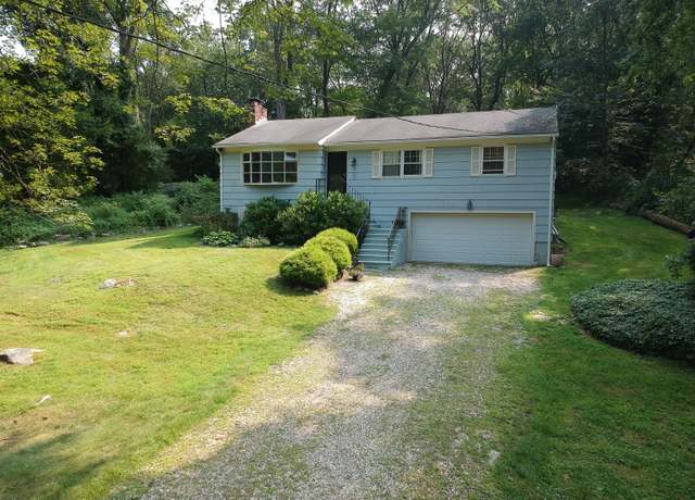Property at 5 Tanglewood Ln, Newtown, CT 06482, 3 beds, 1 bath