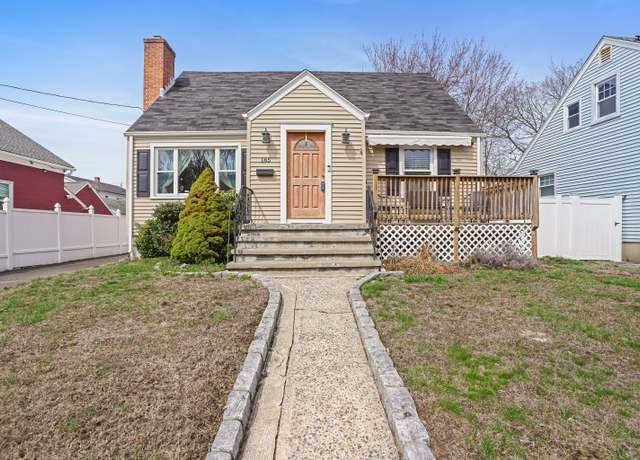 Property at 185 Texas Ave, Bridgeport, CT 06610, 3 beds, 1.5 baths