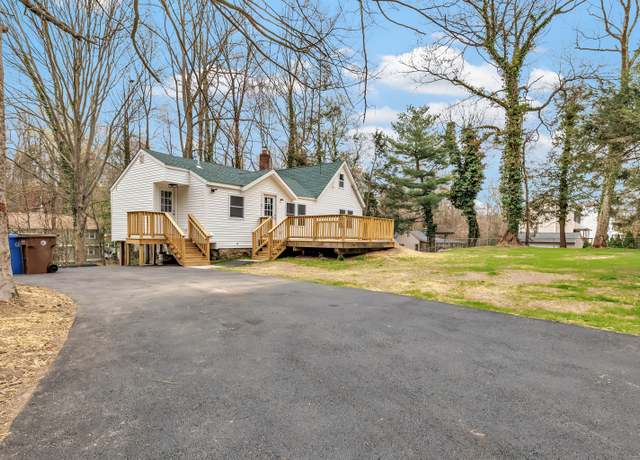 Property at 8 Noguchi Trl, Shelton, CT 06484, 3 beds, 2 baths