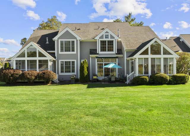 Property at 10 Bonnie Briar #10, Cromwell, CT 06416, 2 beds, 2.5 baths