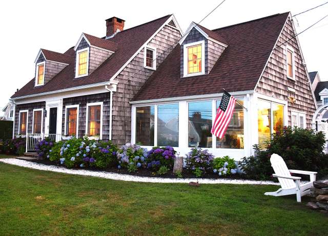 Property at 19 E Shore Dr, East Lyme, CT 06357, 6 beds, 2.5 baths