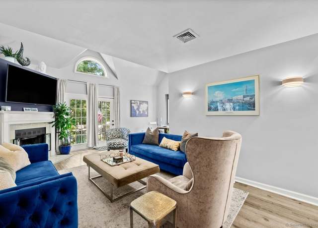 Property at 668 Glenbrook Rd #25, Stamford, CT 06906, 2 beds, 1.5 baths
