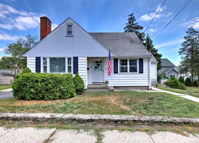 Property at 540 California St, Stratford, CT 06614, 4 beds, 1.5 baths
