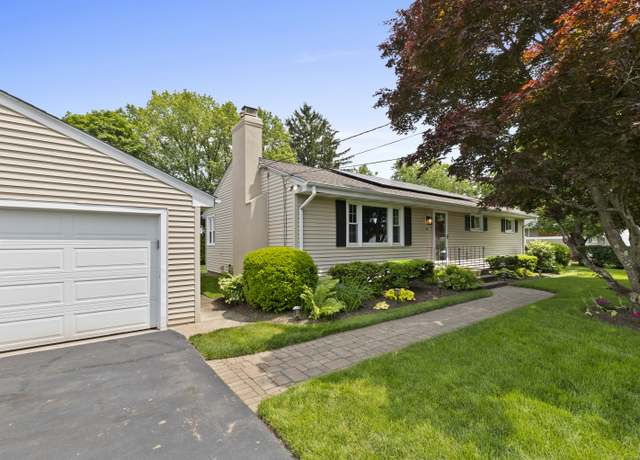 Property at 74 Victoria Hts, Middletown, CT 06457, 3 beds, 1 bath