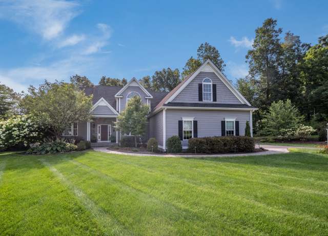 Property at 15 Aspenwood, Avon, CT 06001, 4 beds, 2.5 baths
