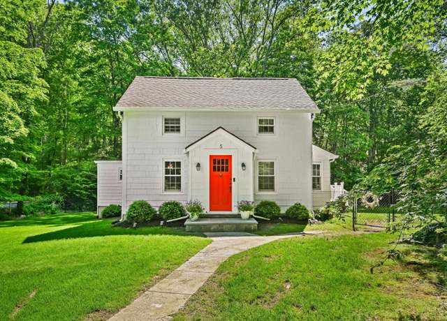 Property at 5 Hunting Ridge Rd, Stamford, CT 06903, 4 beds, 2.5 baths