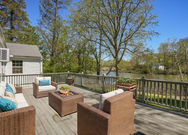 Property at 21 Alan Ave, Danbury, CT 06811, 3 beds, 2.5 baths