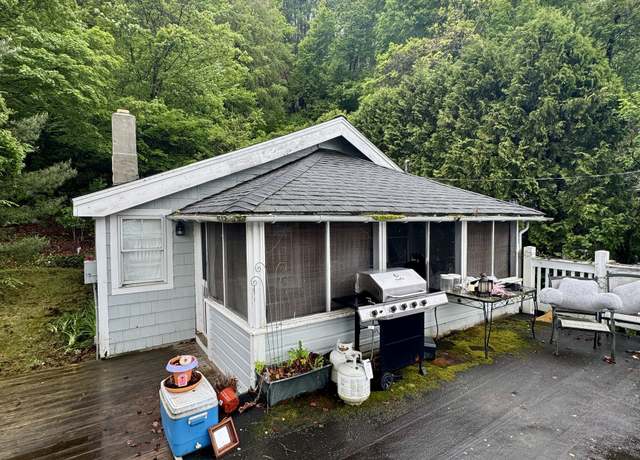 Property at 343 W Wakefield Blvd, Winchester, CT 06098, 2 beds, 1 bath