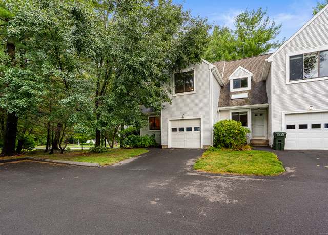 Property at 4 Locust Ln #4, Farmington, CT 06032, 2 beds, 2.5 baths