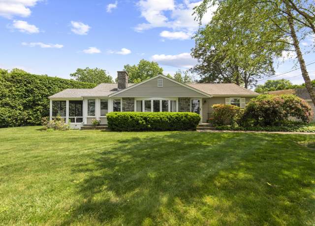 Property at 92 Fenwood Dr, Old Saybrook, CT 06475, 2 beds, 3 baths