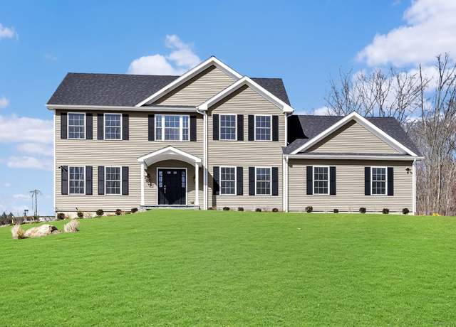 Property at 11 Hunting Ridge Rd, Middlebury, CT 06762, 4 beds, 2.5 baths