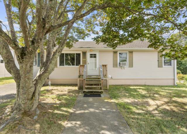 Property at 10 Cedar St, Waterford, CT 06385, 3 beds, 1 bath