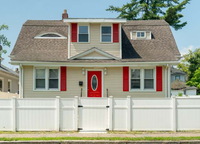 Property at 103 Baltimore St, Hartford, CT 06112, 4 beds, 2.5 baths