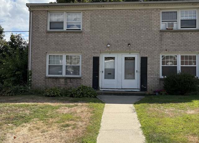 Property at 7 Stone Ridge Rd, Bridgeport, CT 06606, 2 beds, 1 bath