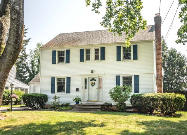 Property at 20 Knollwood Rd, West Hartford, CT 06110, 3 beds, 1.5 baths