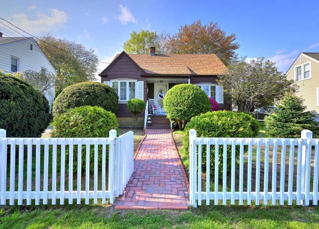 Property at 412 Reitter St W, Stratford, CT 06614, 3 beds, 1 bath