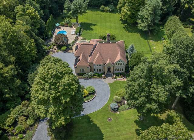 Property at 10 Edna Ct, Brookfield, CT 06804, 4 beds, 4.5 baths