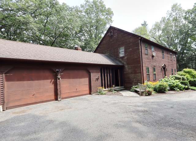 Property at 9 Country Squire Ln, Newtown, CT 06482, 4 beds, 3 baths