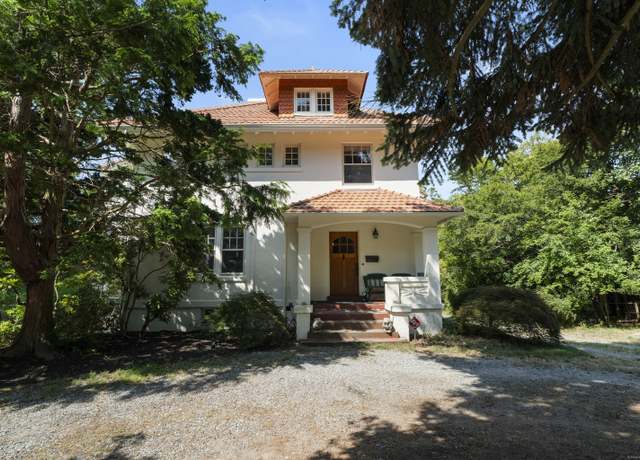 Property at 845 Ocean Ave, New London, CT 06320, 5 beds, 2.5 baths