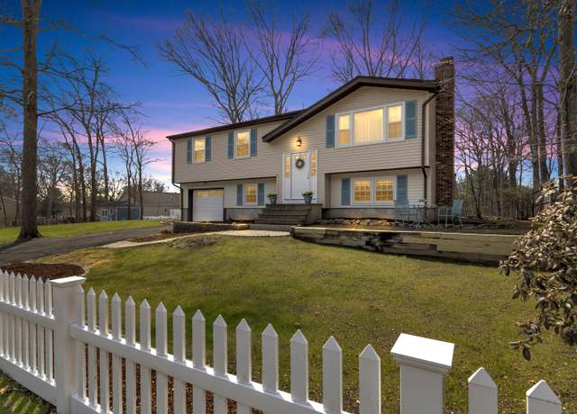 Property at 76 Oakwood Rd, East Lyme, CT 06357, 4 beds, 1.5 baths