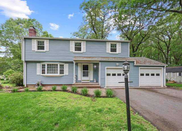 Property at 19 Crest Dr, Vernon, CT 06066, 4 beds, 1.5 baths