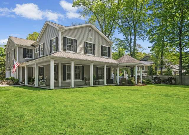 Property at 2 Knollwood Ln, Darien, CT 06820, 4 beds, 3.5 baths