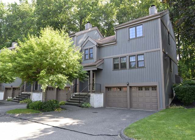Property at 93 Heatherwood Dr #93, Brookfield, CT 06804, 2 beds, 1.5 baths