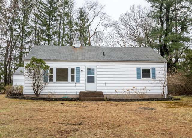 Property at 471 Evergreen Ave, Hamden, CT 06518, 3 beds, 1 bath