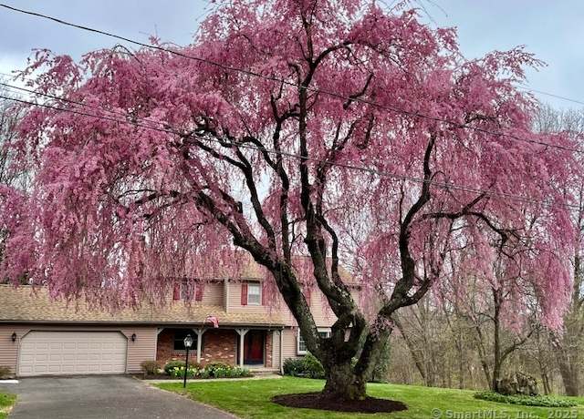 Property at 36 Panorama Dr, Southington, CT 06489, 4 beds, 2.5 baths