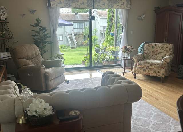 Property at 7 Harbour Vlg Unit A, Branford, CT 06405, 2 beds, 2.5 baths