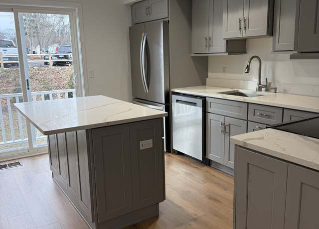 Property at 33 Main St #11, Meriden, CT 06451, 2 beds, 2.5 baths
