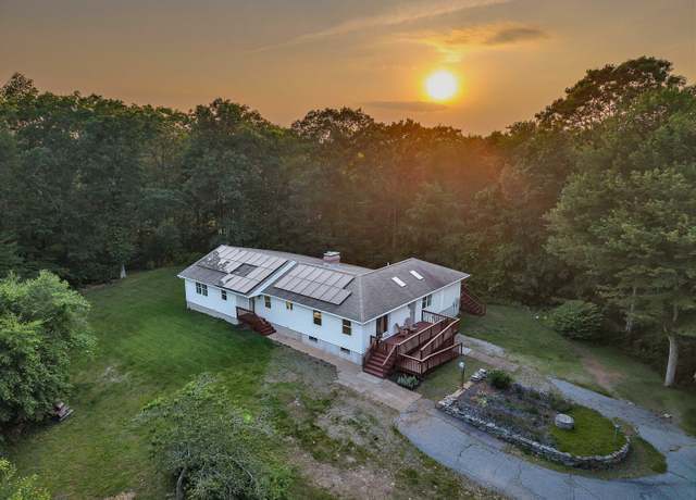 Property at 219 Doyle Rd, Montville, CT 06370, 2 beds, 3 baths