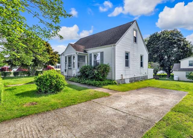 Property at 45 Louise St, Waterford, CT 06385, 4 beds, 1.5 baths